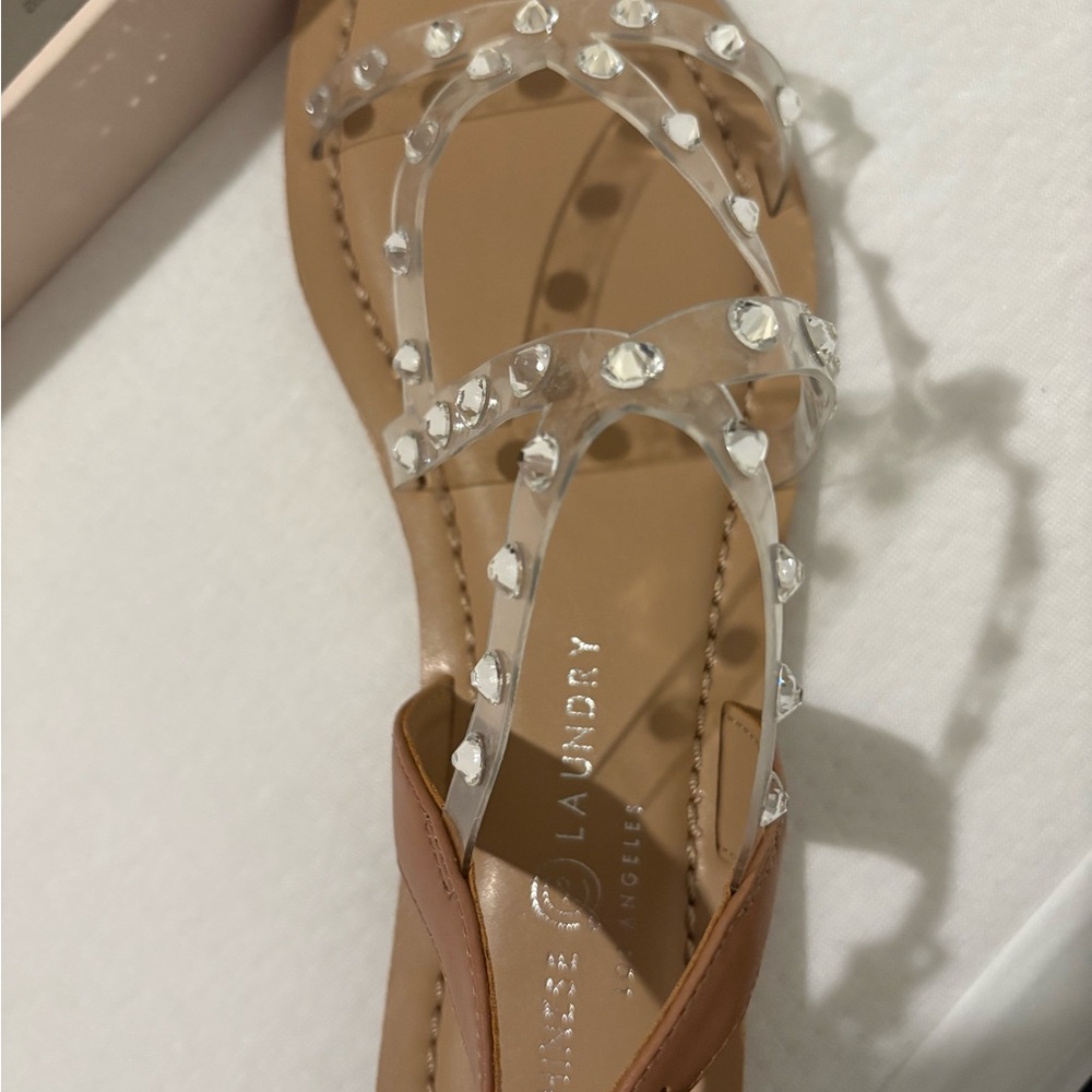 Chinese Laundry Women's White and Tan Sandals